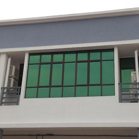Eiman Homestay, Kluang Extérieur photo